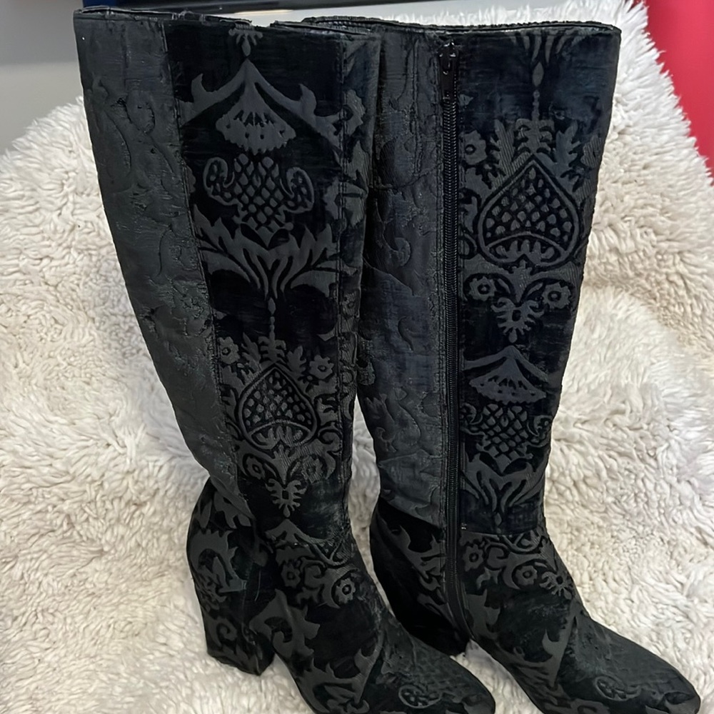 Beautiful Black Nine West tall Boots!! Worn once!!